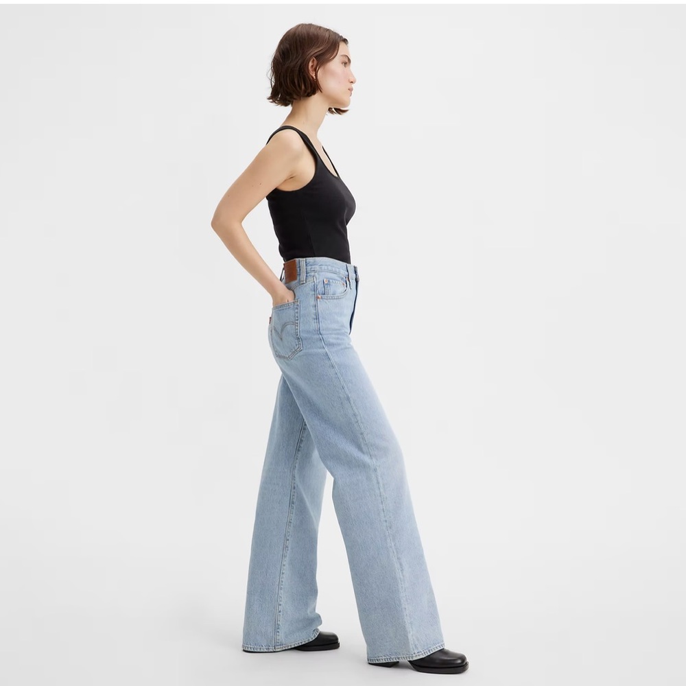 Levi’s Ribcage Wide Leg Women's Jeans in Light Wash. never worn